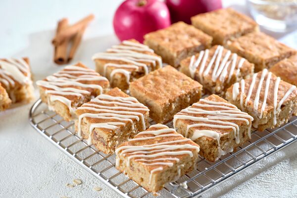 Apple Oatmeal Bars