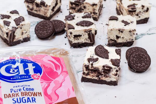 No-Bake Cookies & Cream Cheesecake Bars